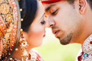 asian wedding kiss